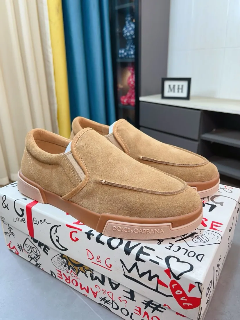 Men's shoes 💰440🌹🌹"Dolce & Gabbana DG" original imported first-layer cowhide ➕ sheepskin lining, light on the foot, comfortable, versatile, original special outsole 🔥favored by trendy men, welcome to compare quality 🔥exquisite luxury, super A level! Version comparison, no difference at all! Code number 38-46